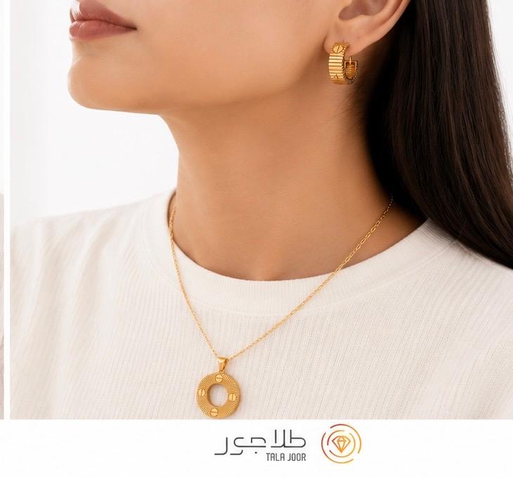 نیم ست طلا ۱۸ عیار کارتیر زنانه طرح لاو ریناس