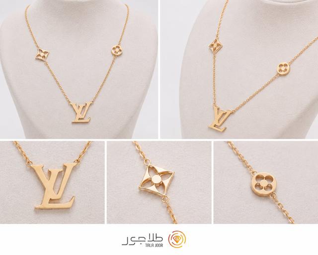گردنبند طلا ۱۸ عیار زنانه ظریف طرح لویی ویتون در نمای نزدیک